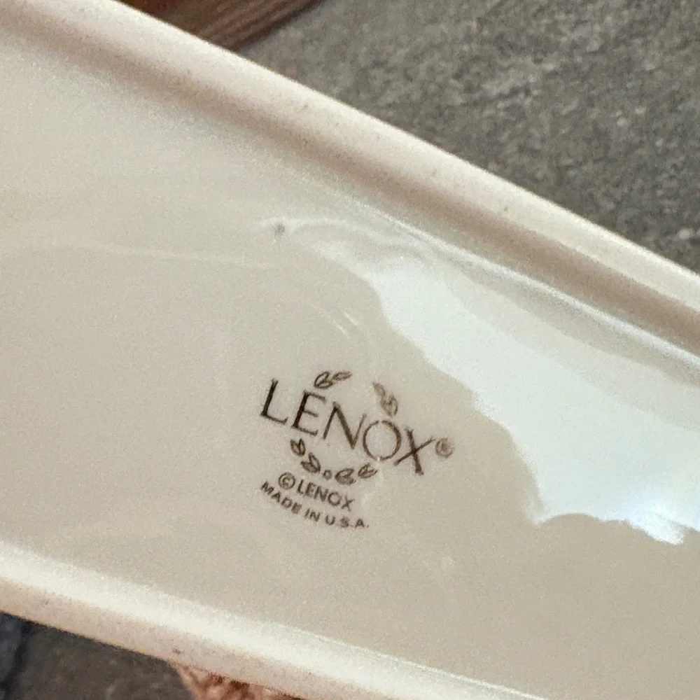 Lenox - Roses, Elegant Floral Clock with Gold Trim